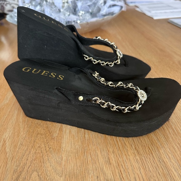 Guess sandals - Picture 2 of 3